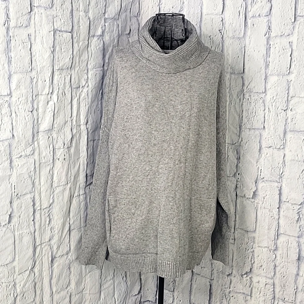 ×CYRUS Gray Loose Turtleneck‎ Sweater Large